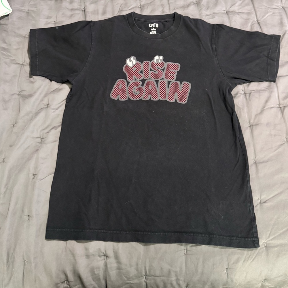 Uniqlo Black Graphic Tee